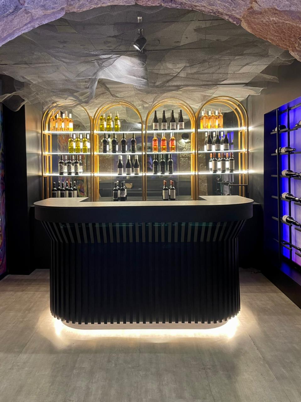 Bar e Adega em mármore e granito — Marmoraria Casanova RJ
