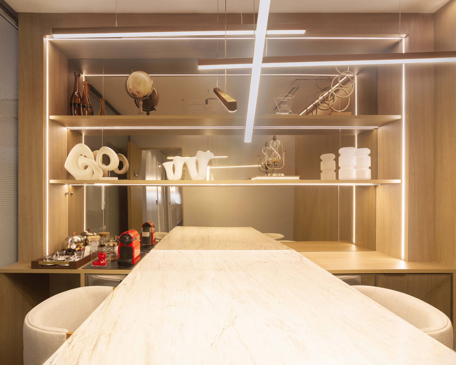 Ilha de Cozinha em mármore e granito — Marmoraria Casanova RJ
