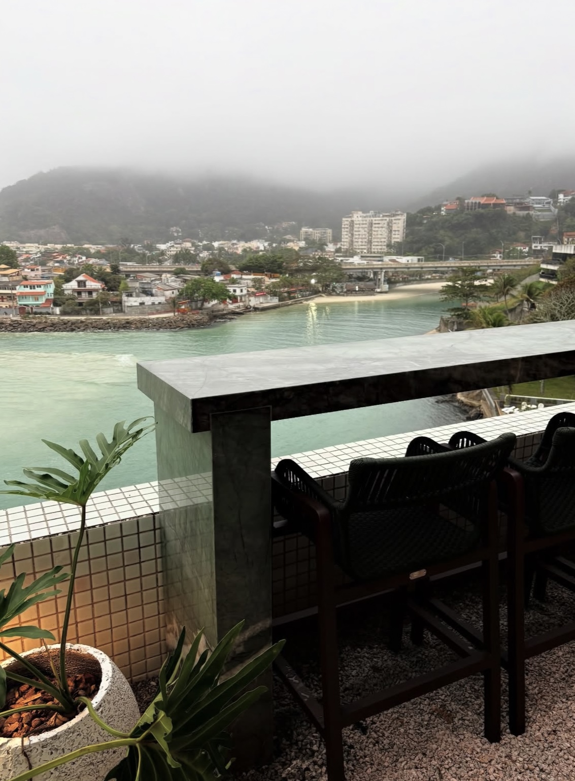 Bancada com Vista em mármore e granito — Marmoraria Casanova RJ